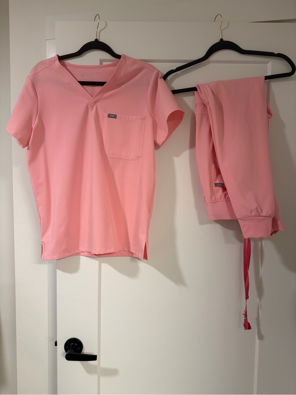 Figs Women’s Pink V-Neck Scrub Top & Drawstring Pants